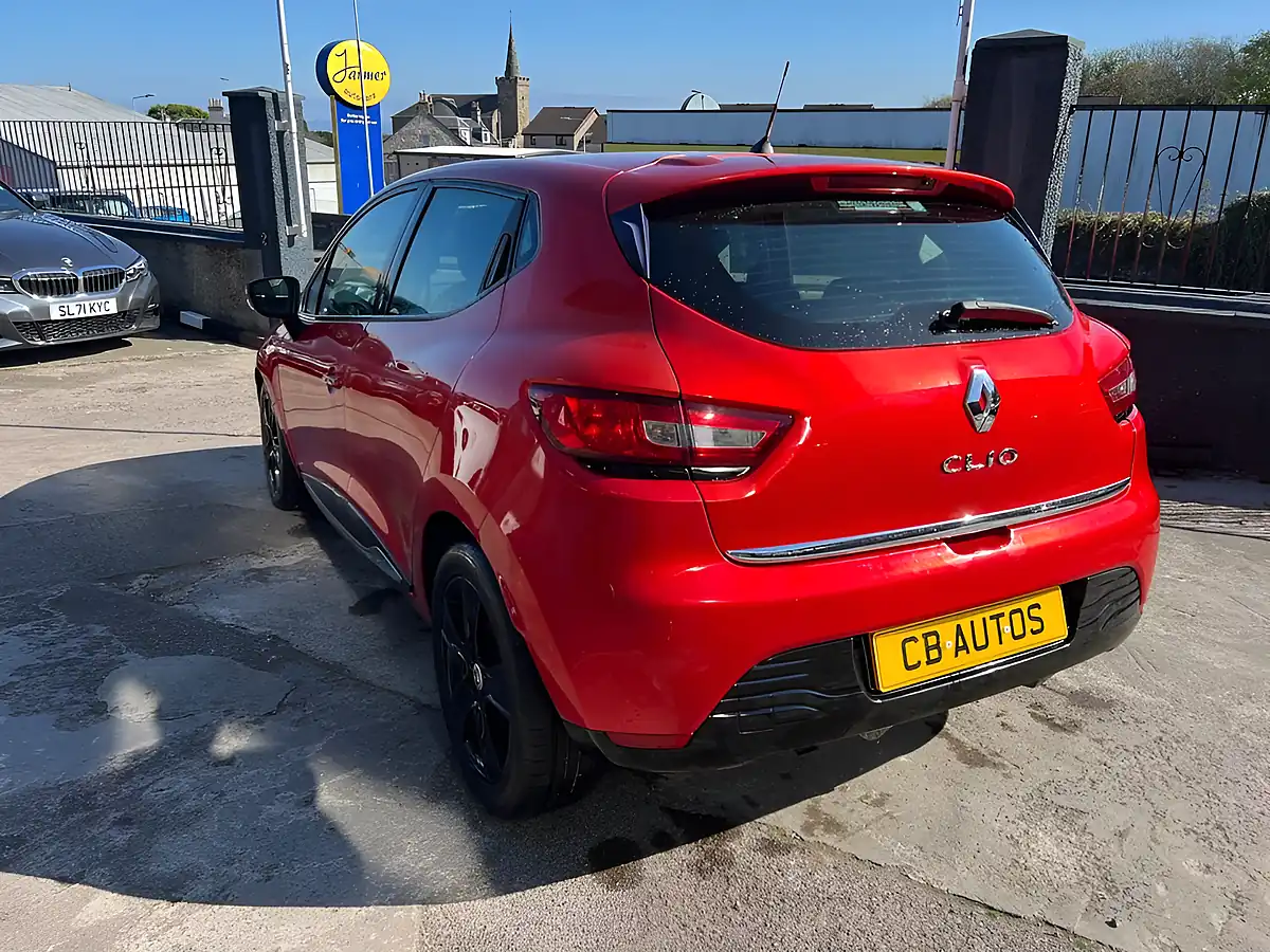 Used 2015 Renault Clio Dynamique Nav Red - Interior and Exterior details 6