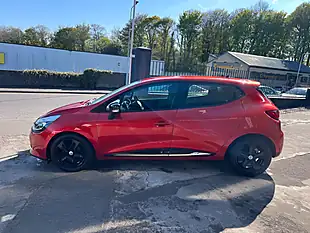 Used 2015 Renault Clio Dynamique Nav Red - Interior and Exterior details 7