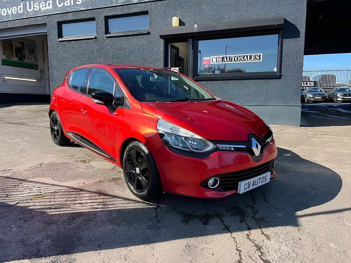 Used 2015 Renault Clio Dynamique Nav Red - Interior and Exterior details 9