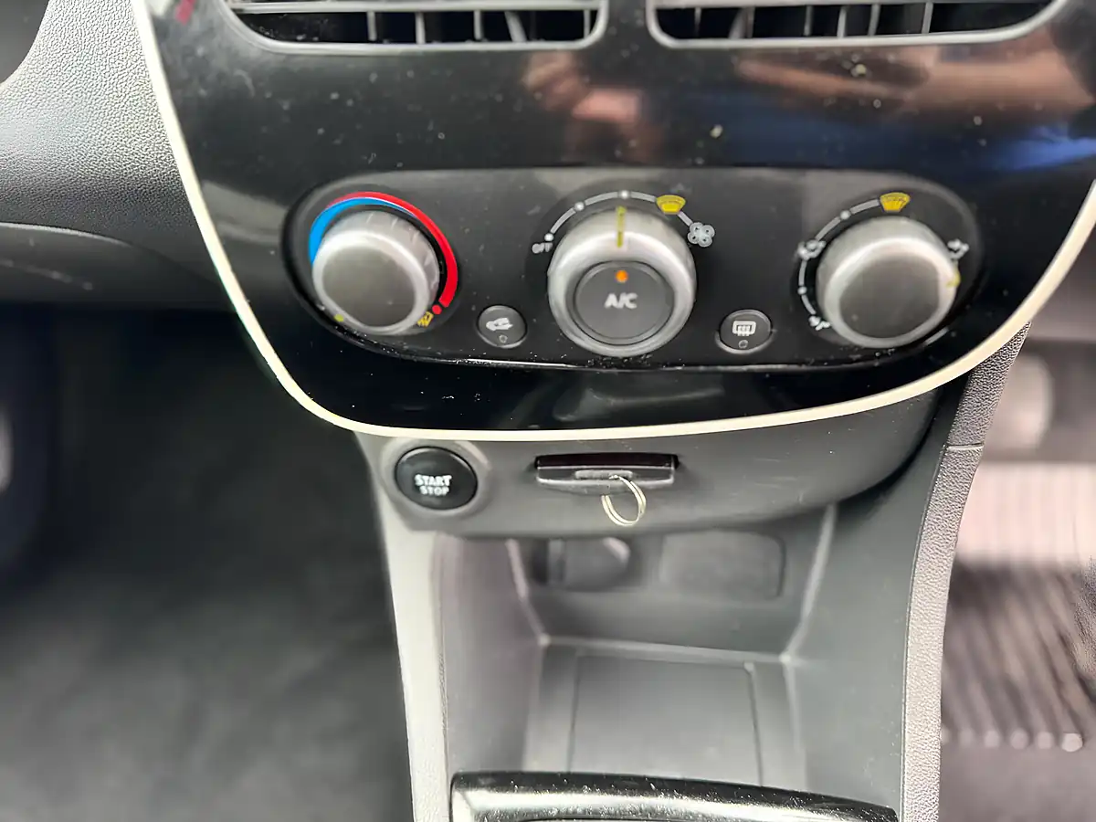 Used 2015 Renault Clio Dynamique Nav Red - Interior and Exterior details 11