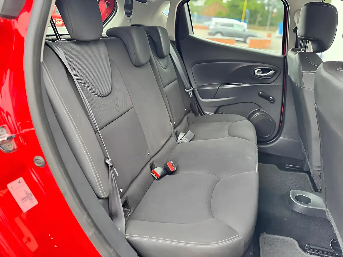 Used 2015 Renault Clio Dynamique Nav Red - Interior and Exterior details 13