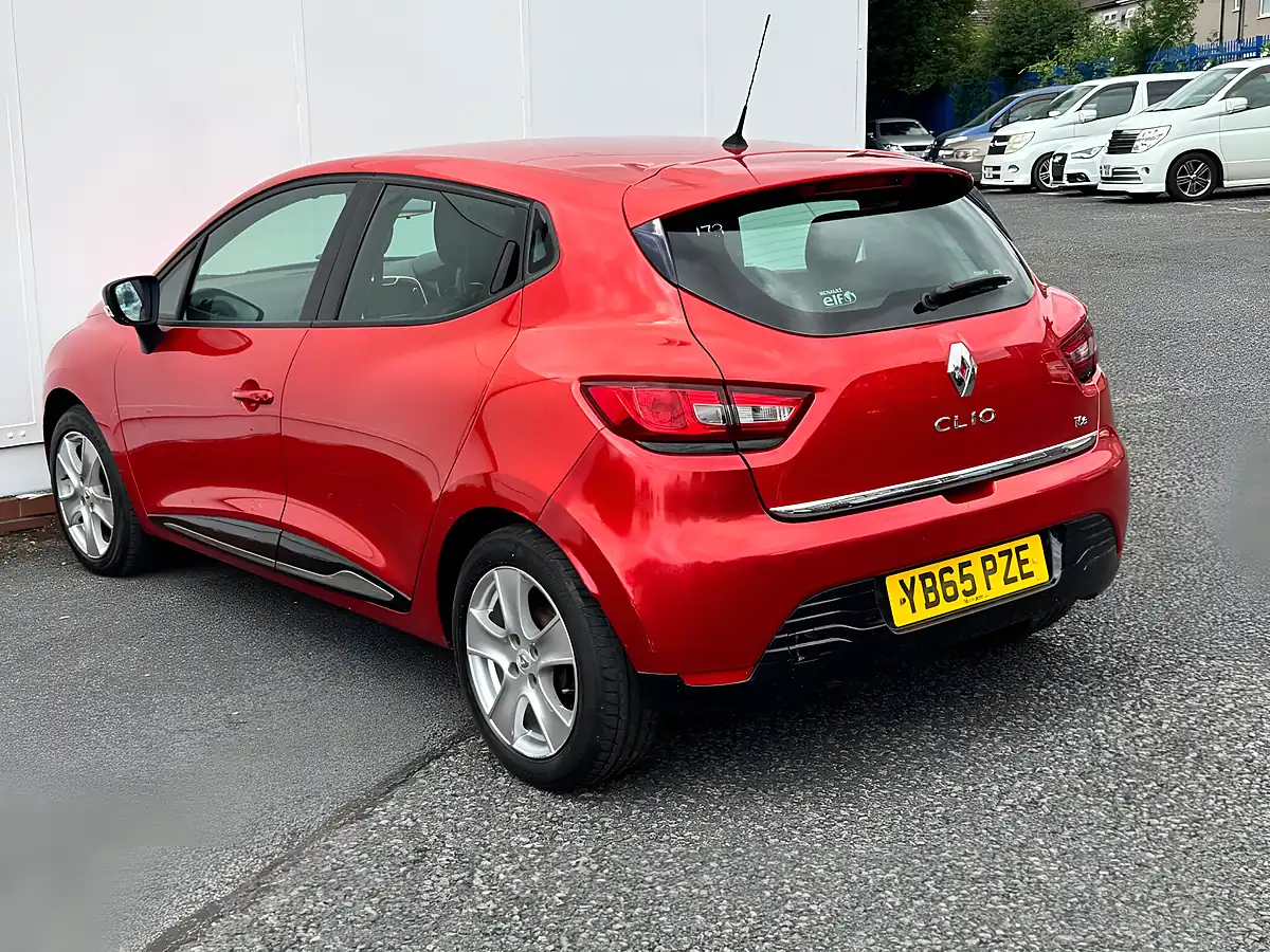 Used 2015 Renault Clio Dynamique Nav Red - Interior and Exterior details 15