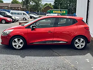 Used 2015 Renault Clio Dynamique Nav Red - Interior and Exterior details 17