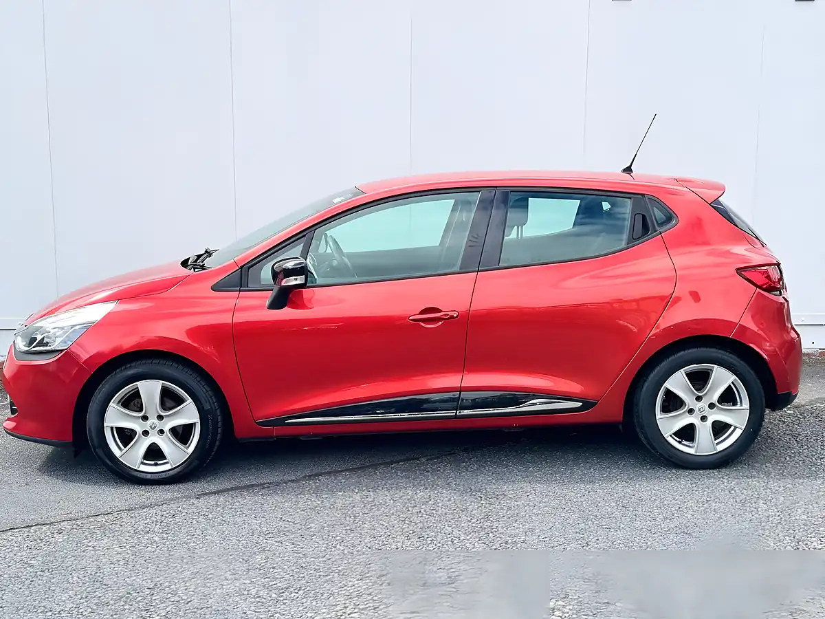 Used 2015 Renault Clio Dynamique Nav Red - Interior and Exterior details 2