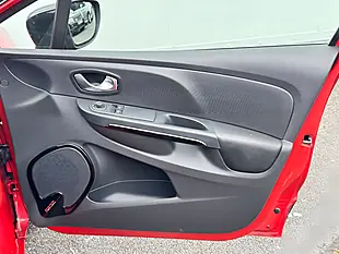 Used 2015 Renault Clio Dynamique Nav Red - Interior and Exterior details 5