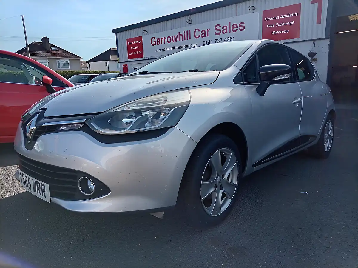 Used 2015 Renault Clio Dynamique Nav Silver - Front View