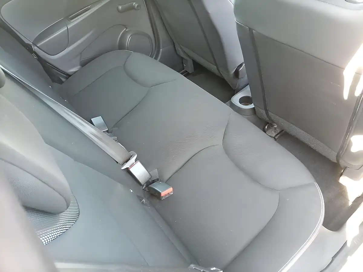 Used 2015 Renault Clio Dynamique Nav Silver - Interior and Exterior details 10
