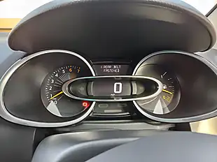 Used 2015 Renault Clio Dynamique Nav Silver - Interior and Exterior details 11
