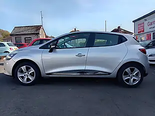 Used 2015 Renault Clio Dynamique Nav Silver - Interior and Exterior details 4