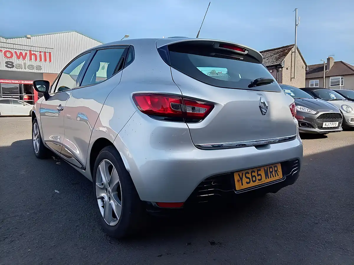 Used 2015 Renault Clio Dynamique Nav Silver - Interior and Exterior details 5