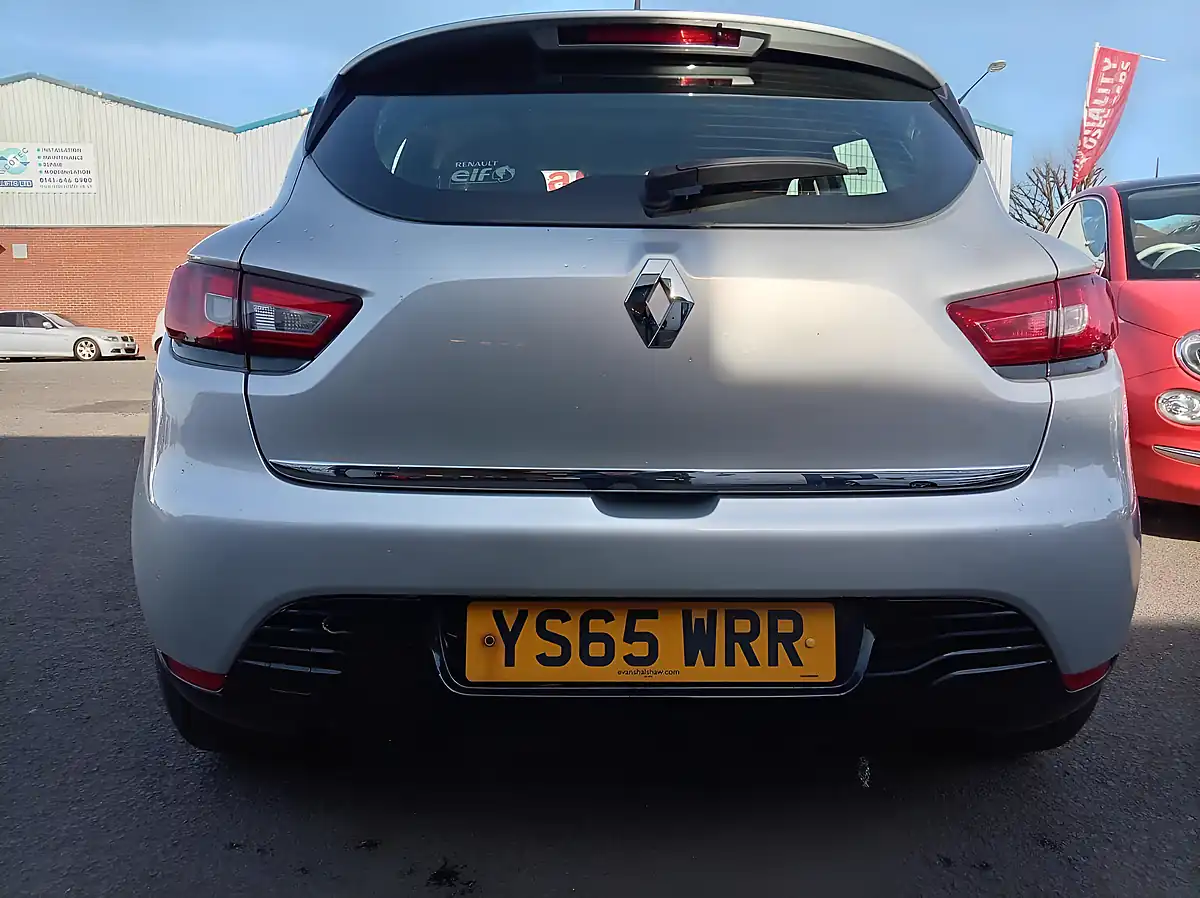 Used 2015 Renault Clio Dynamique Nav Silver - Interior and Exterior details 6