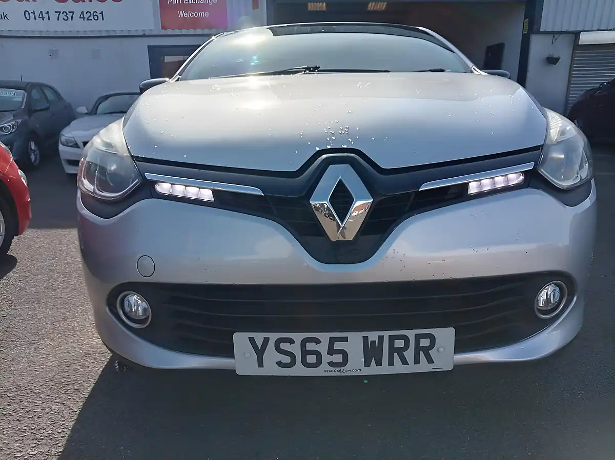 Used 2015 Renault Clio Dynamique Nav Silver - Interior and Exterior details 7