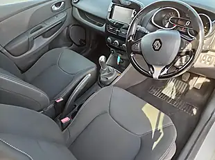 Used 2015 Renault Clio Dynamique Nav Silver - Interior and Exterior details 9