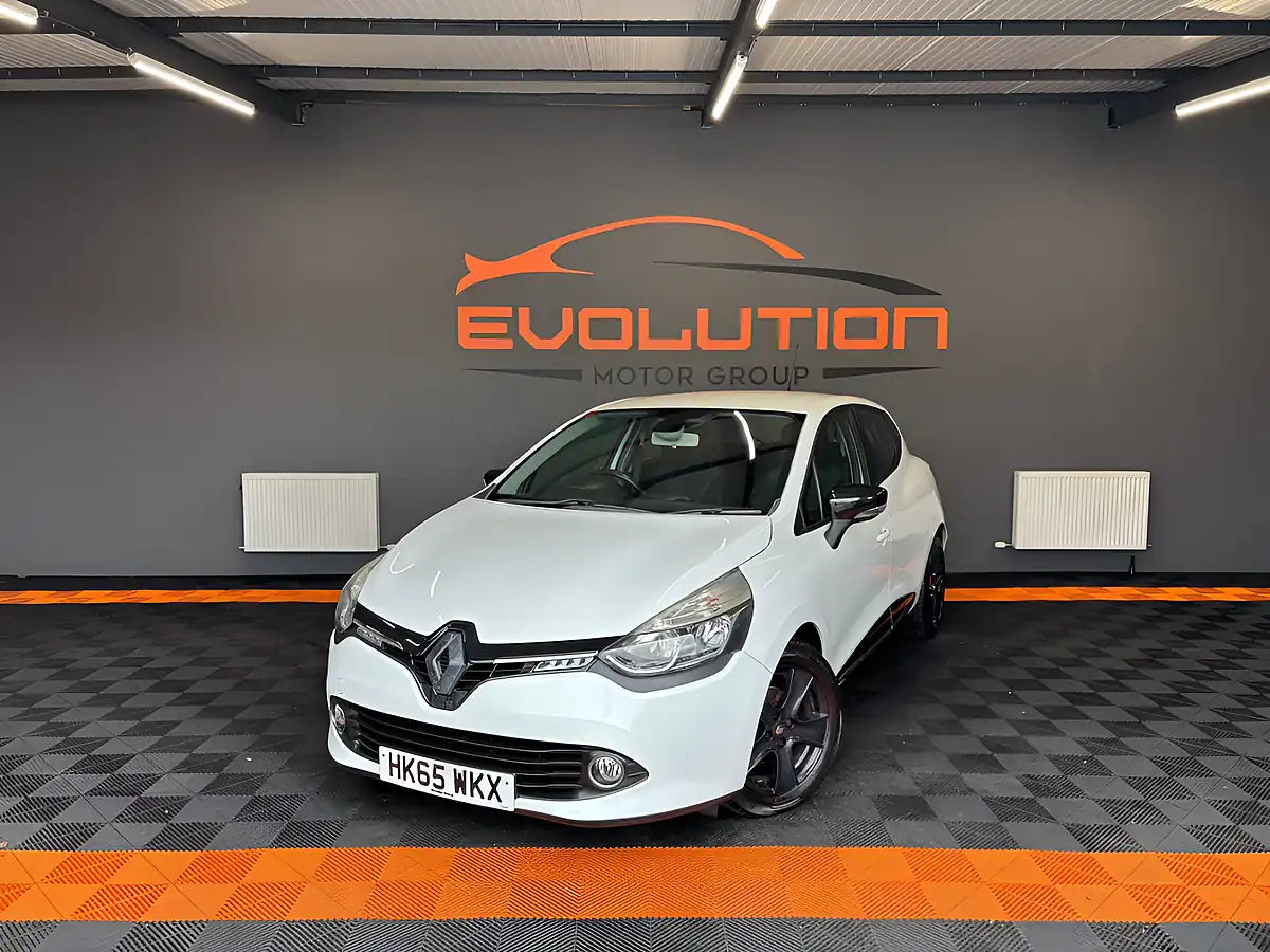 Used 2015 Renault Clio Dynamique Nav White - Front View