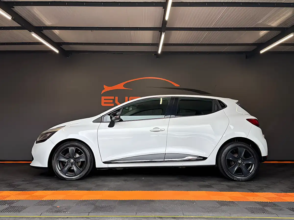 Used 2015 Renault Clio Dynamique Nav White - Interior and Exterior details 10