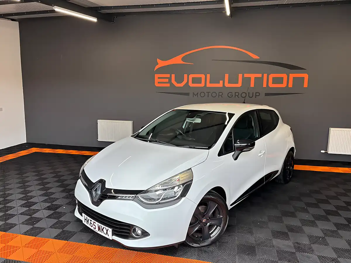 Used 2015 Renault Clio Dynamique Nav White - Interior and Exterior details 11
