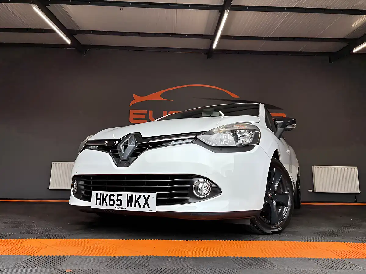 Used 2015 Renault Clio Dynamique Nav White - Interior and Exterior details 12