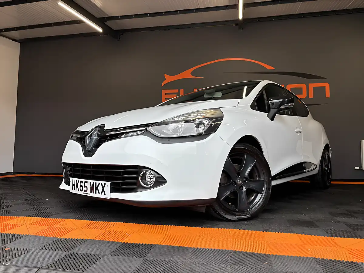 Used 2015 Renault Clio Dynamique Nav White - Interior and Exterior details 14