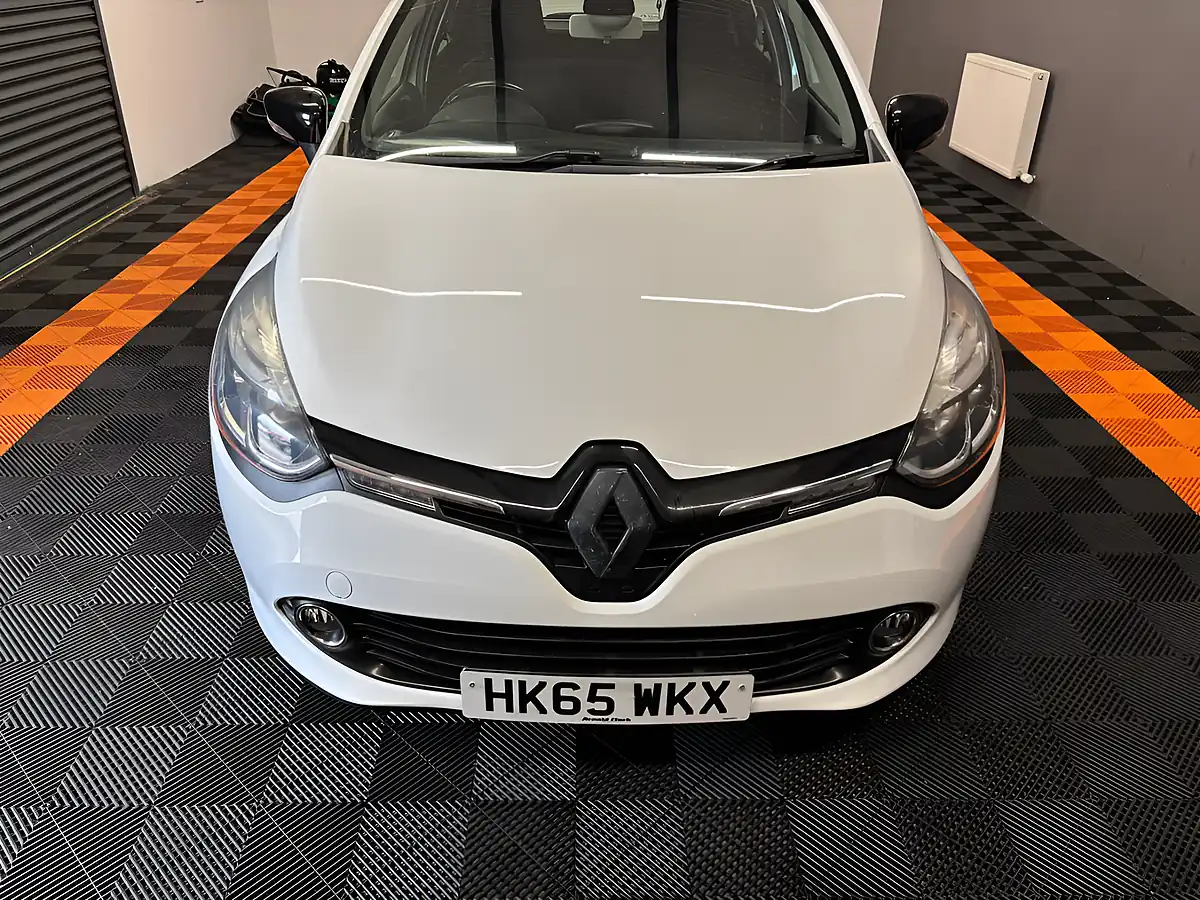Used 2015 Renault Clio Dynamique Nav White - Interior and Exterior details 16