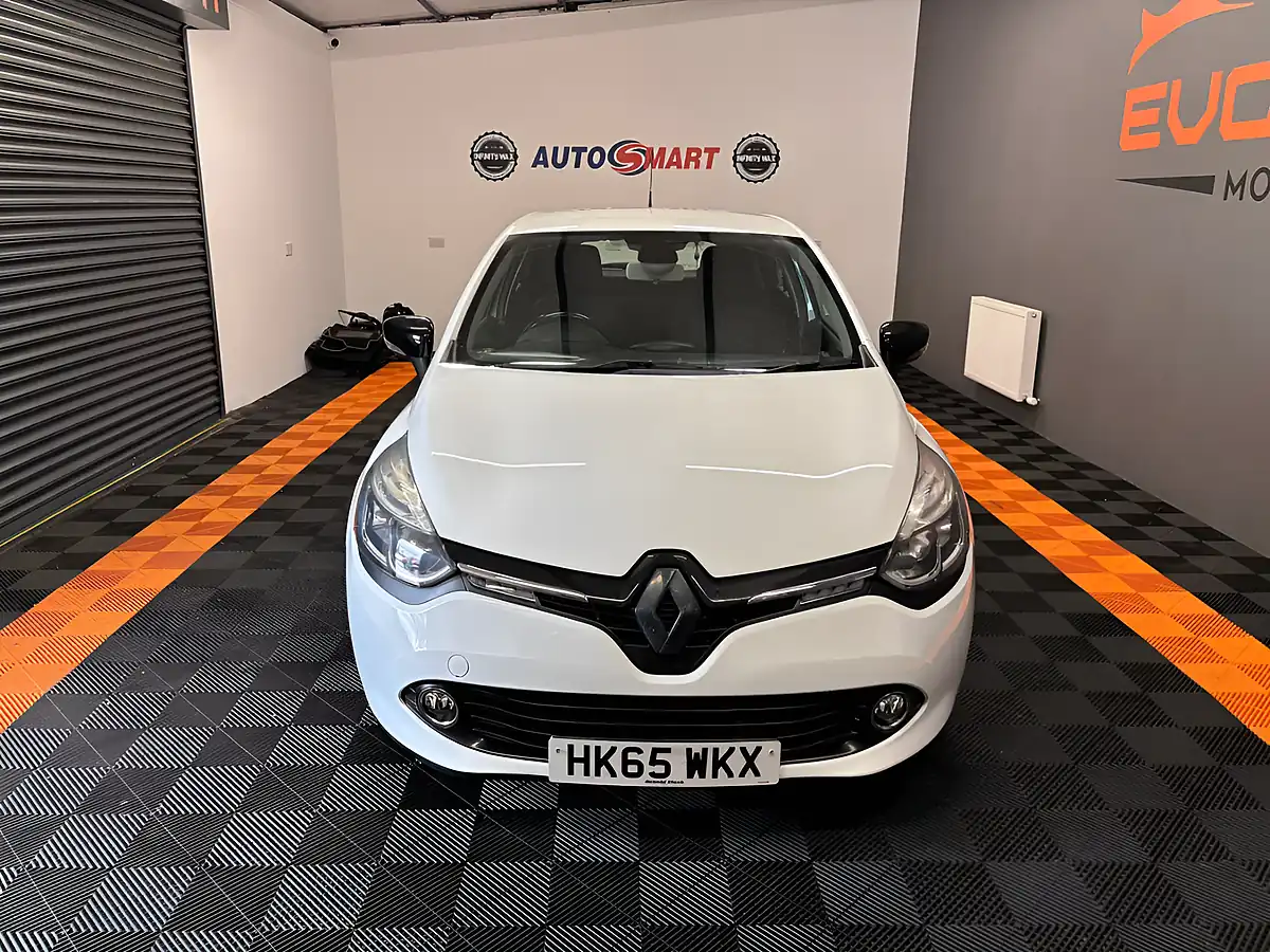 Used 2015 Renault Clio Dynamique Nav White - Interior and Exterior details 17