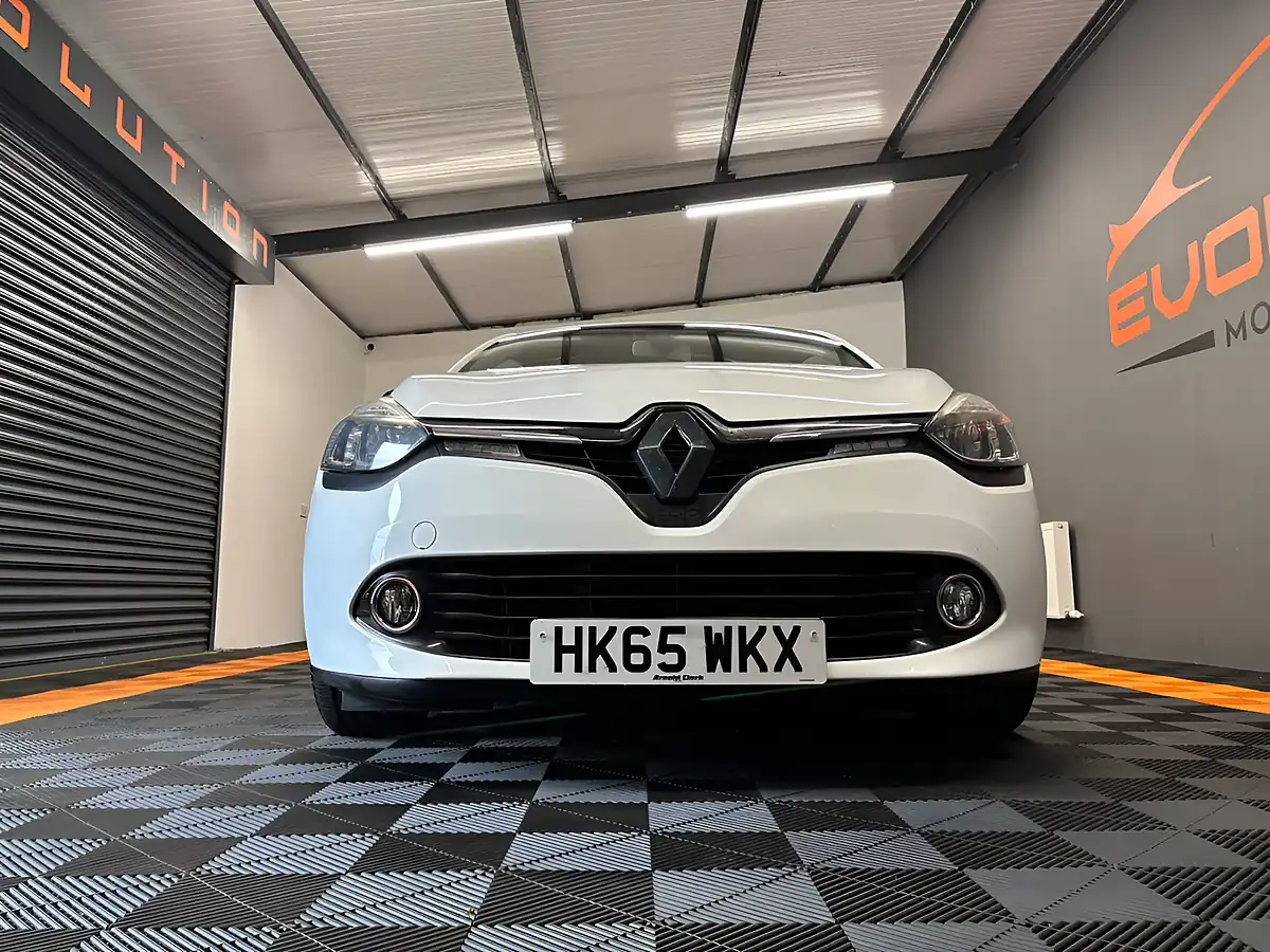 Used 2015 Renault Clio Dynamique Nav White - Interior and Exterior details 18