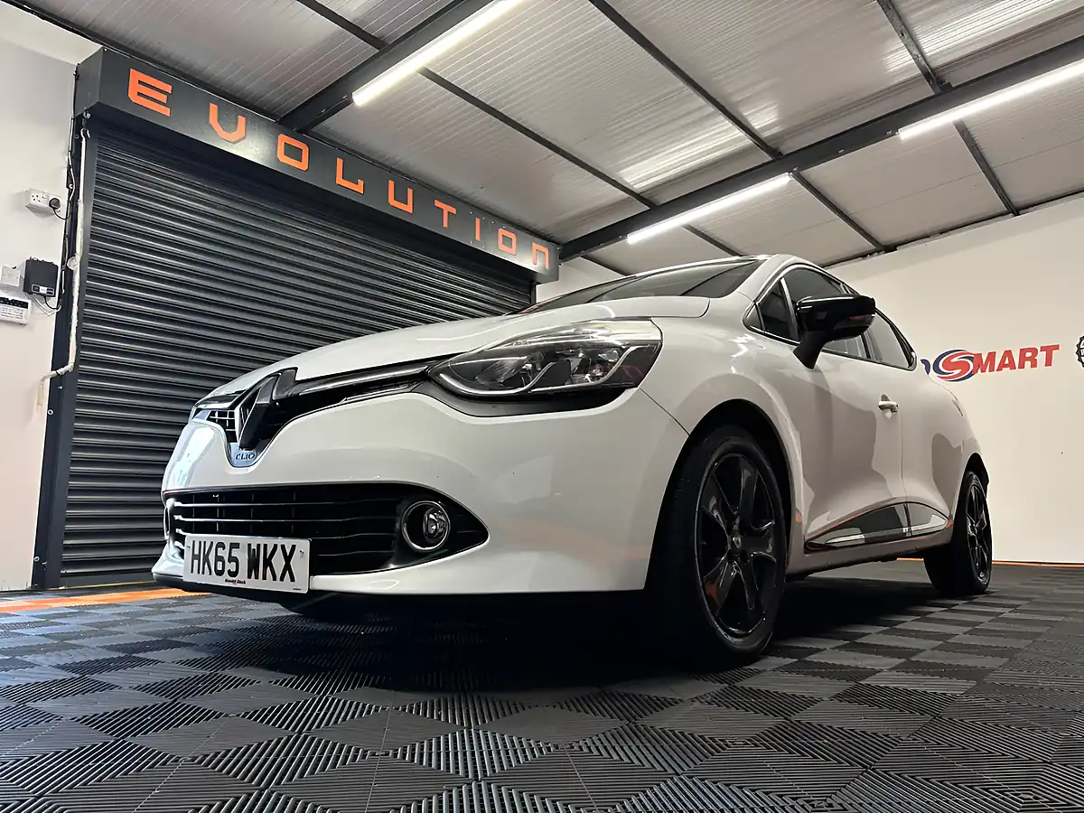 Used 2015 Renault Clio Dynamique Nav White - Interior and Exterior details 19