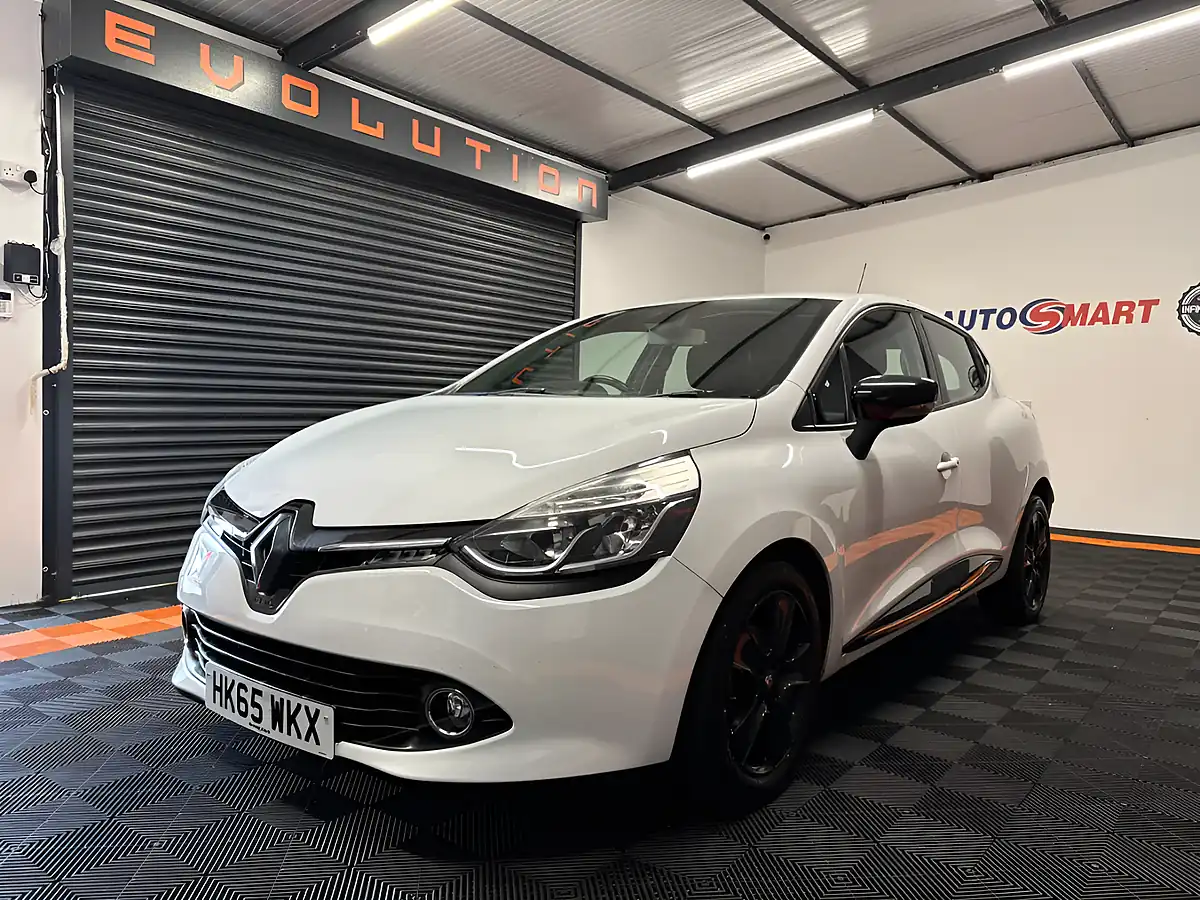 Used 2015 Renault Clio Dynamique Nav White - Interior and Exterior details 20