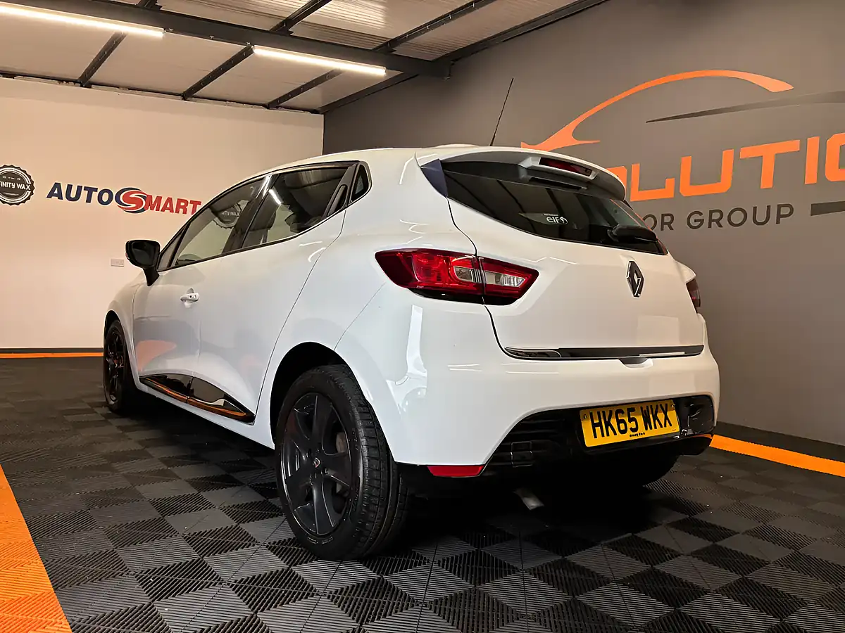 Used 2015 Renault Clio Dynamique Nav White - Interior and Exterior details 3