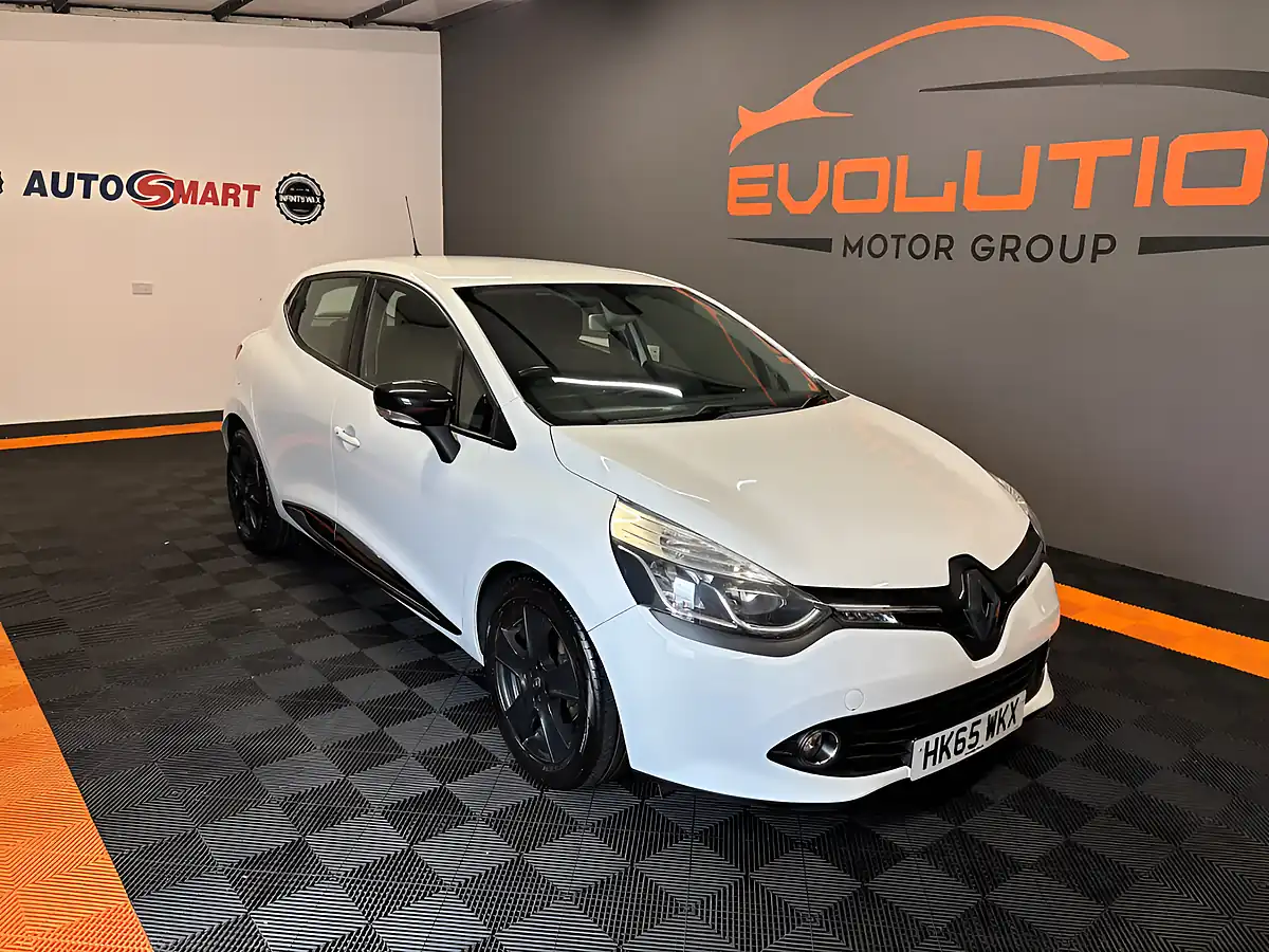 Used 2015 Renault Clio Dynamique Nav White - Interior and Exterior details 4
