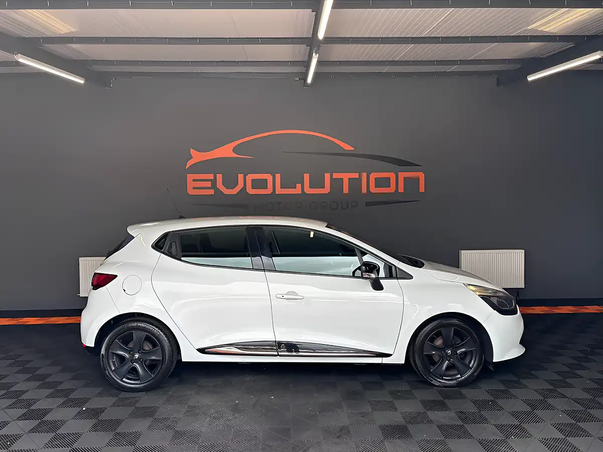 Used 2015 Renault Clio Dynamique Nav White - Interior and Exterior details 5