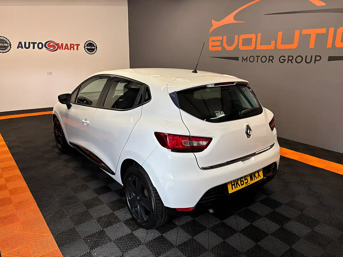 Used 2015 Renault Clio Dynamique Nav White - Interior and Exterior details 6