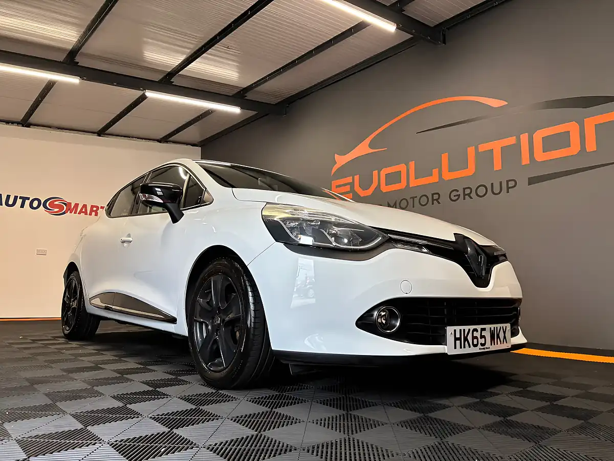Used 2015 Renault Clio Dynamique Nav White - Interior and Exterior details 7