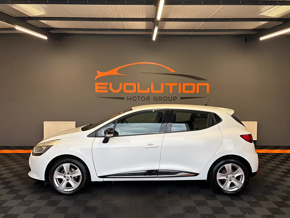 Used 2015 Renault Clio Dynamique Nav White - Interior and Exterior details 10