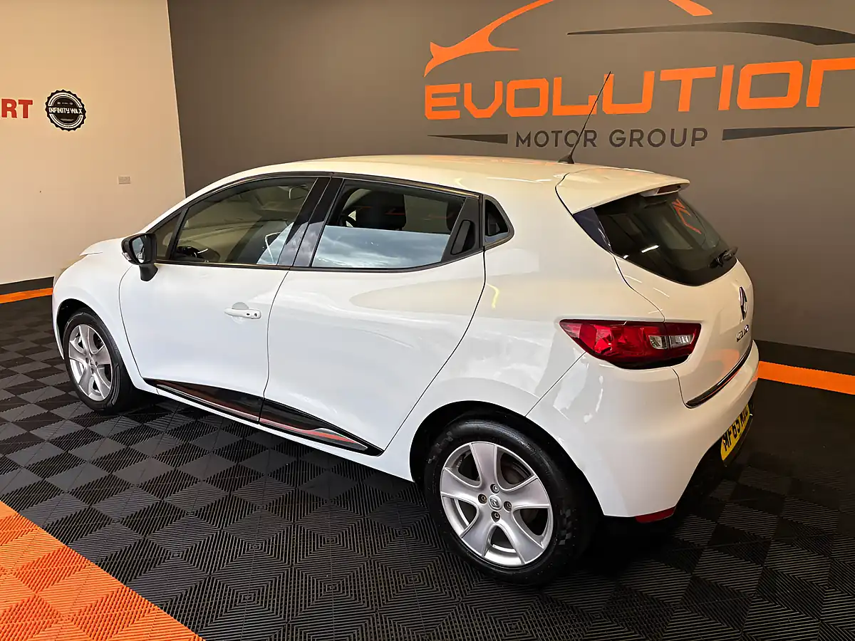 Used 2015 Renault Clio Dynamique Nav White - Interior and Exterior details 2