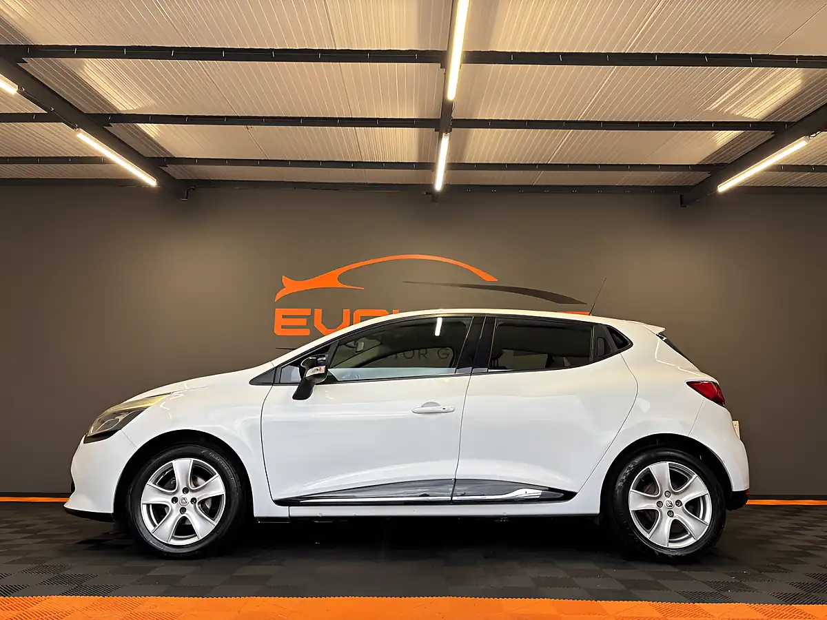Used 2015 Renault Clio Dynamique Nav White - Interior and Exterior details 3