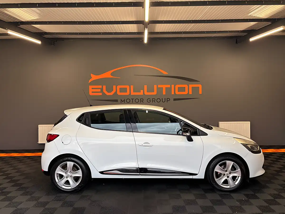 Used 2015 Renault Clio Dynamique Nav White - Interior and Exterior details 5