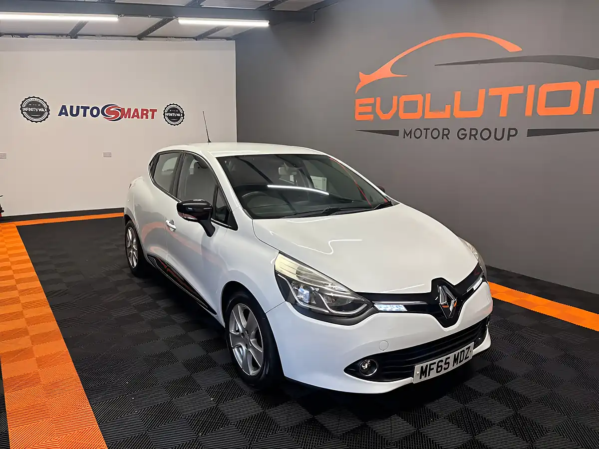 Used 2015 Renault Clio Dynamique Nav White - Interior and Exterior details 6
