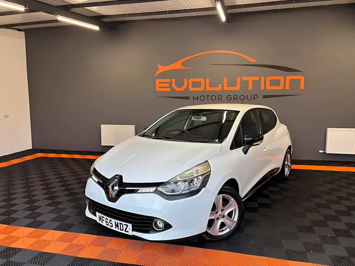 Used 2015 Renault Clio Dynamique Nav White - Interior and Exterior details 7