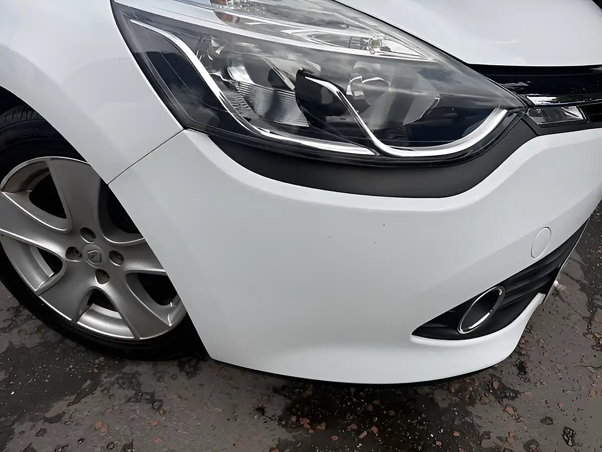 Used 2015 Renault Clio Dynamique Nav White - Interior and Exterior details 10