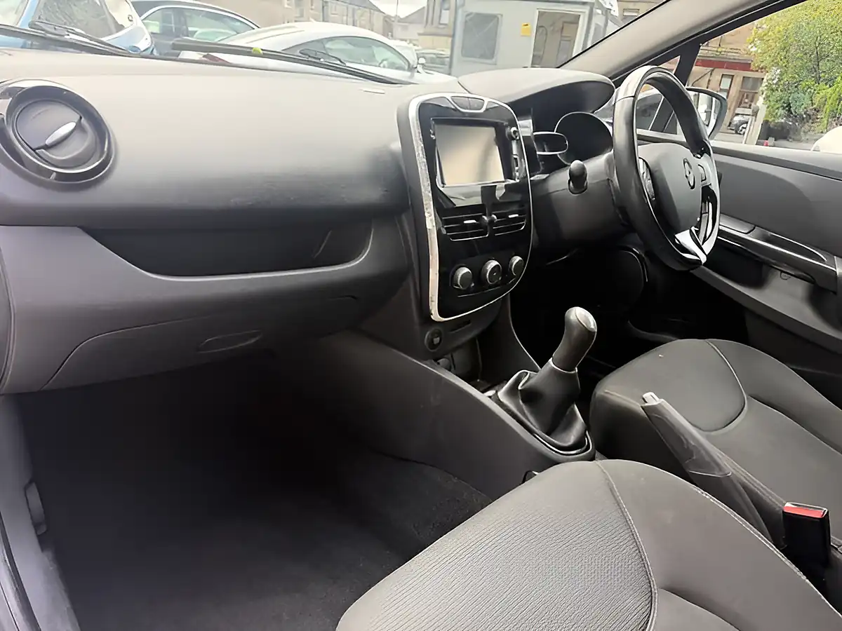 Used 2015 Renault Clio Dynamique Nav White - Interior and Exterior details 12