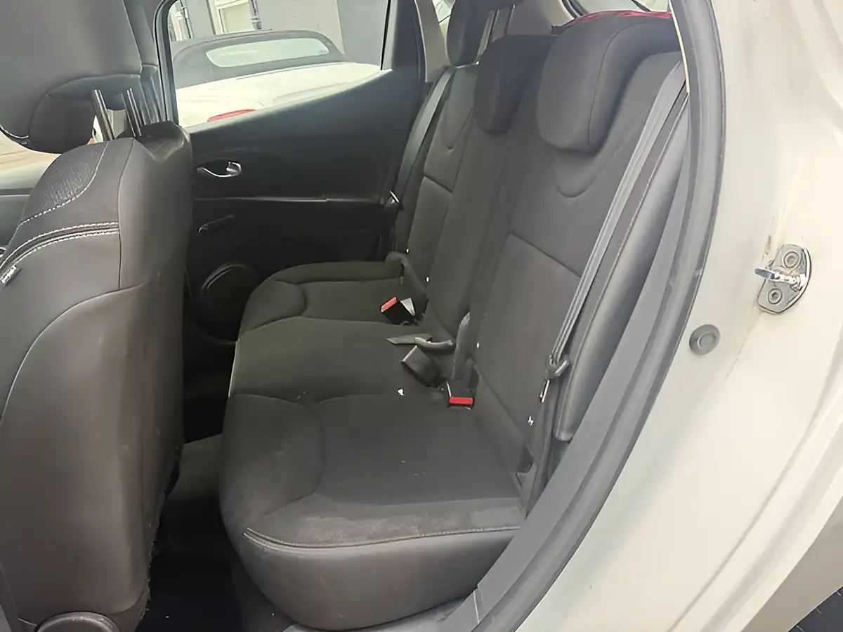 Used 2015 Renault Clio Dynamique Nav White - Interior and Exterior details 14