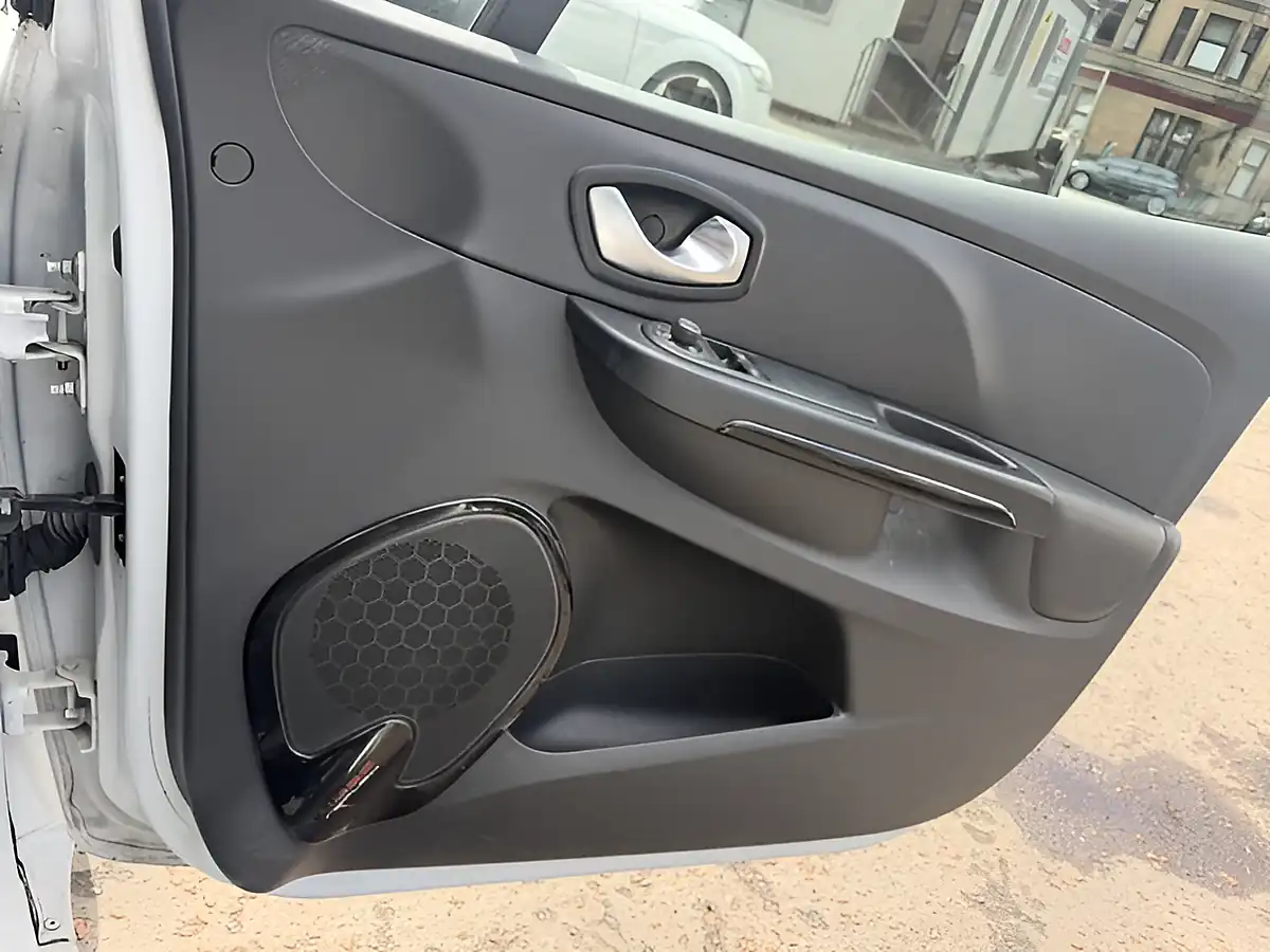 Used 2015 Renault Clio Dynamique Nav White - Interior and Exterior details 19