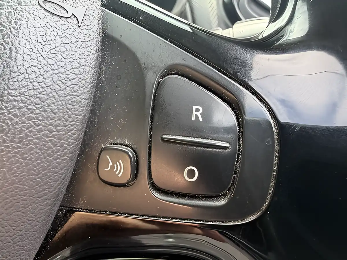 Used 2015 Renault Clio Dynamique Nav White - Interior and Exterior details 20