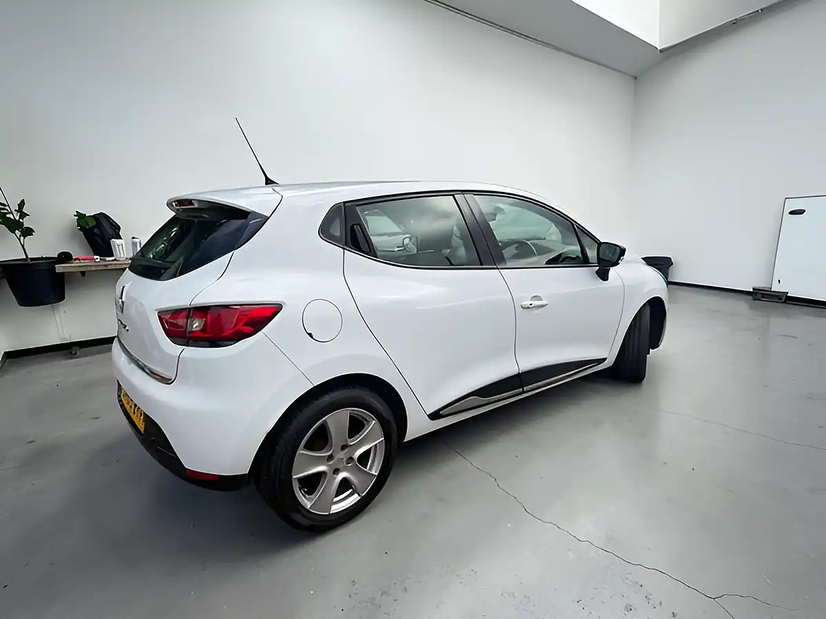 Used 2015 Renault Clio Dynamique Nav White - Interior and Exterior details 4