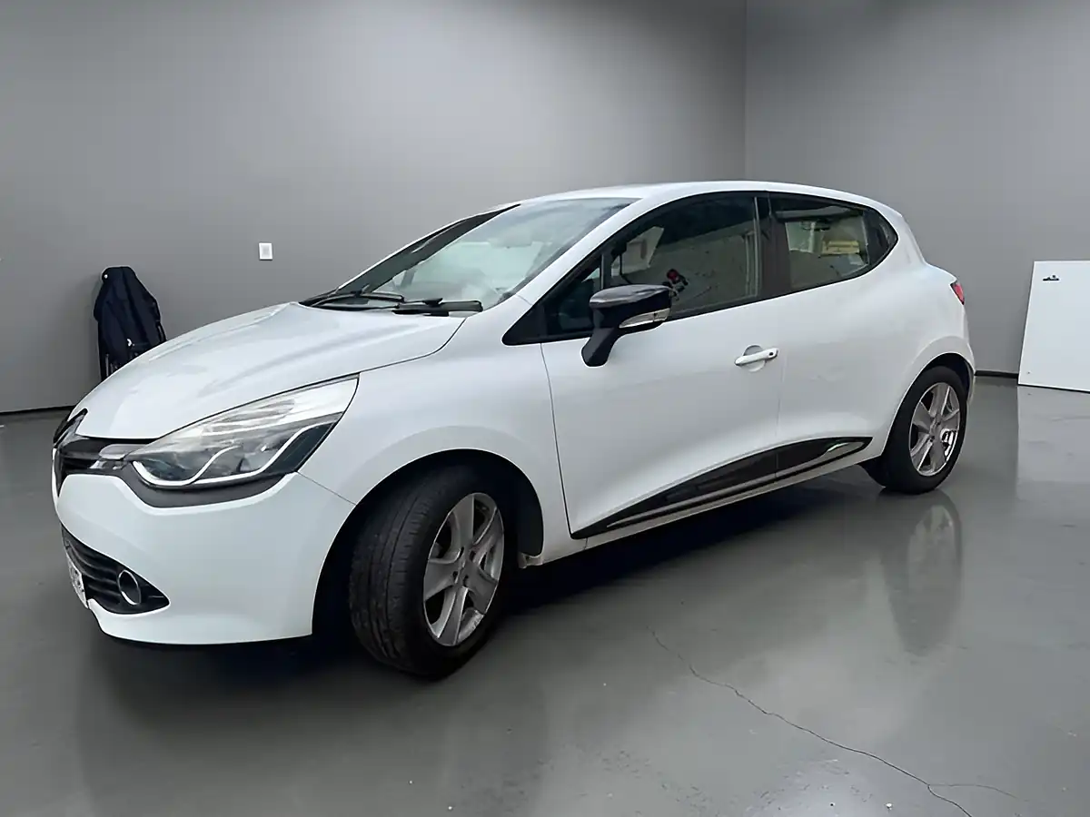 Used 2015 Renault Clio Dynamique Nav White - Interior and Exterior details 5