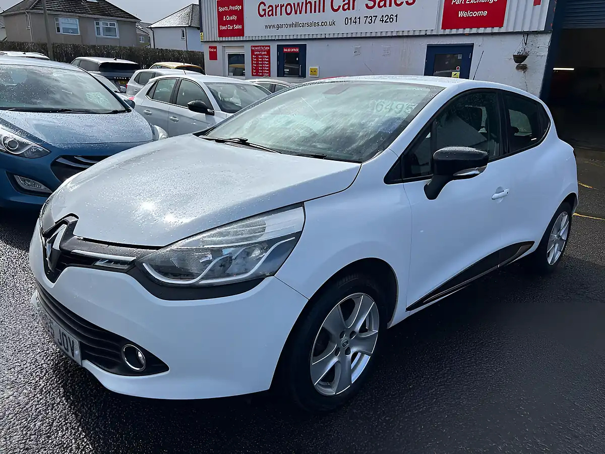 Used 2015 Renault Clio Dynamique Nav White - Front View