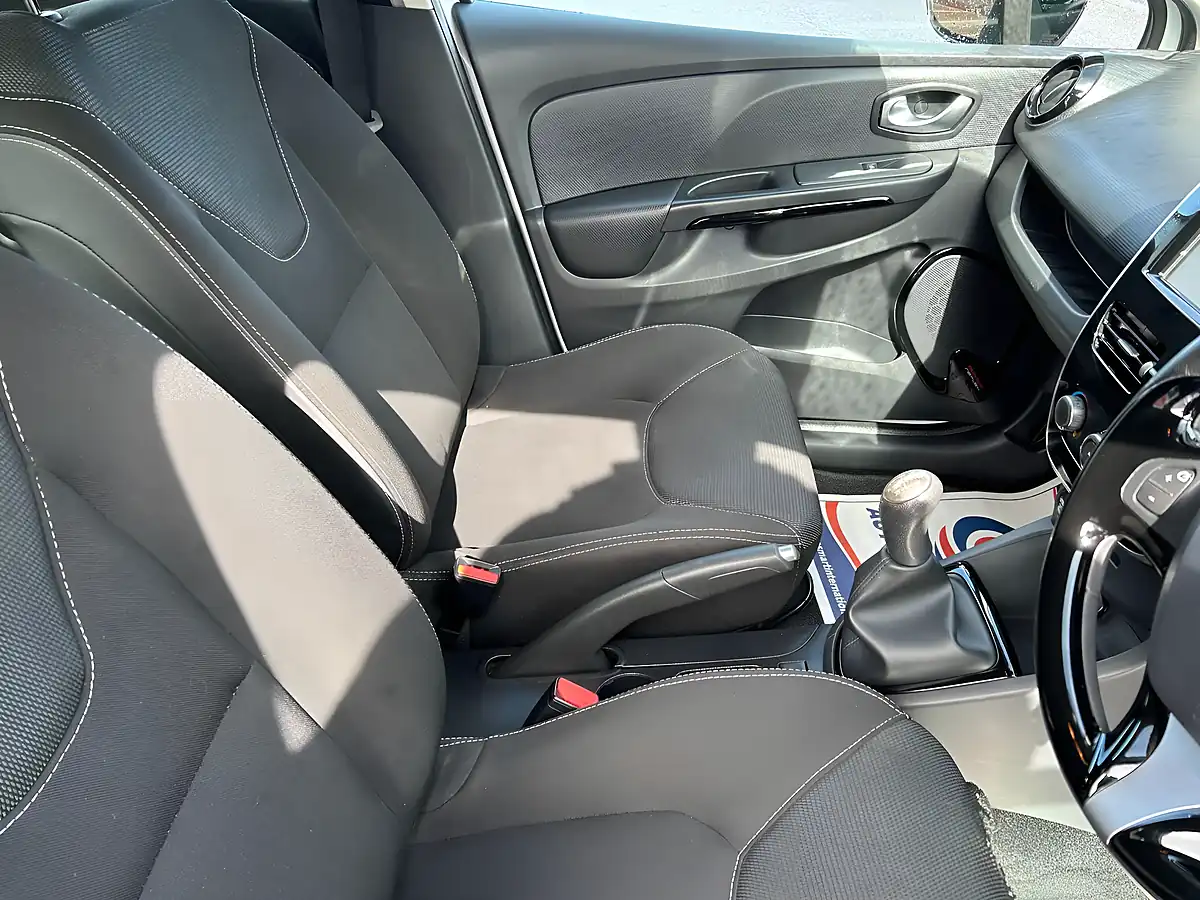 Used 2015 Renault Clio Dynamique Nav White - Interior and Exterior details 11