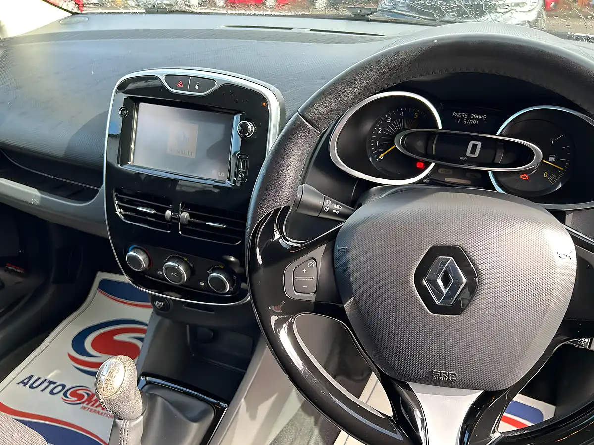 Used 2015 Renault Clio Dynamique Nav White - Interior and Exterior details 12