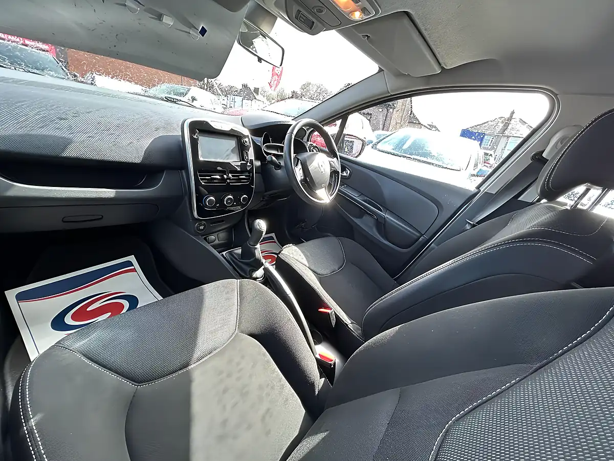 Used 2015 Renault Clio Dynamique Nav White - Interior and Exterior details 14