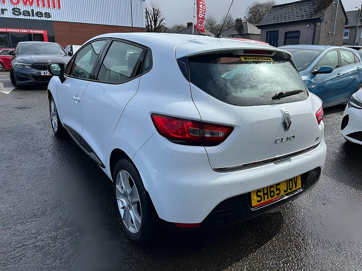 Used 2015 Renault Clio Dynamique Nav White - Interior and Exterior details 6